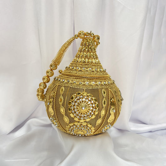 Shine on your big day with our exquisite gold-plated bridal bag. Elevate your bridal look with this luxurious accessory, meticulously crafted to perfection