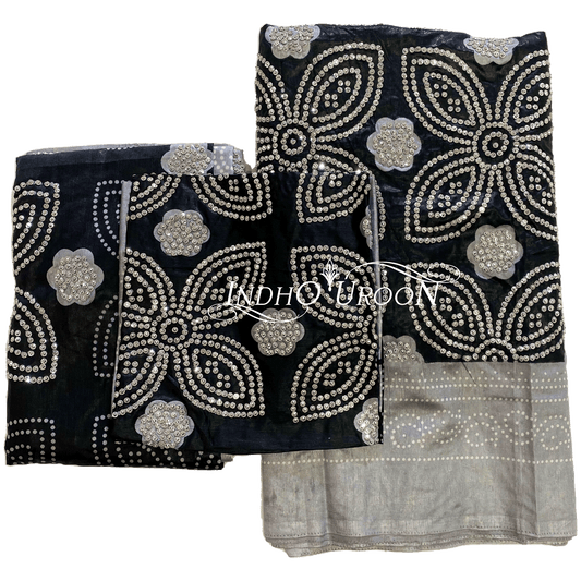 This Gorgeous traditional Shash will create the ultimate traditional Somali look, if you're looking to bring that extra touch of tradition into your wedding, look no further. Here we have a 3 piece set Shaash with original beautiful intricate print. with a modern twist of Silver stones.