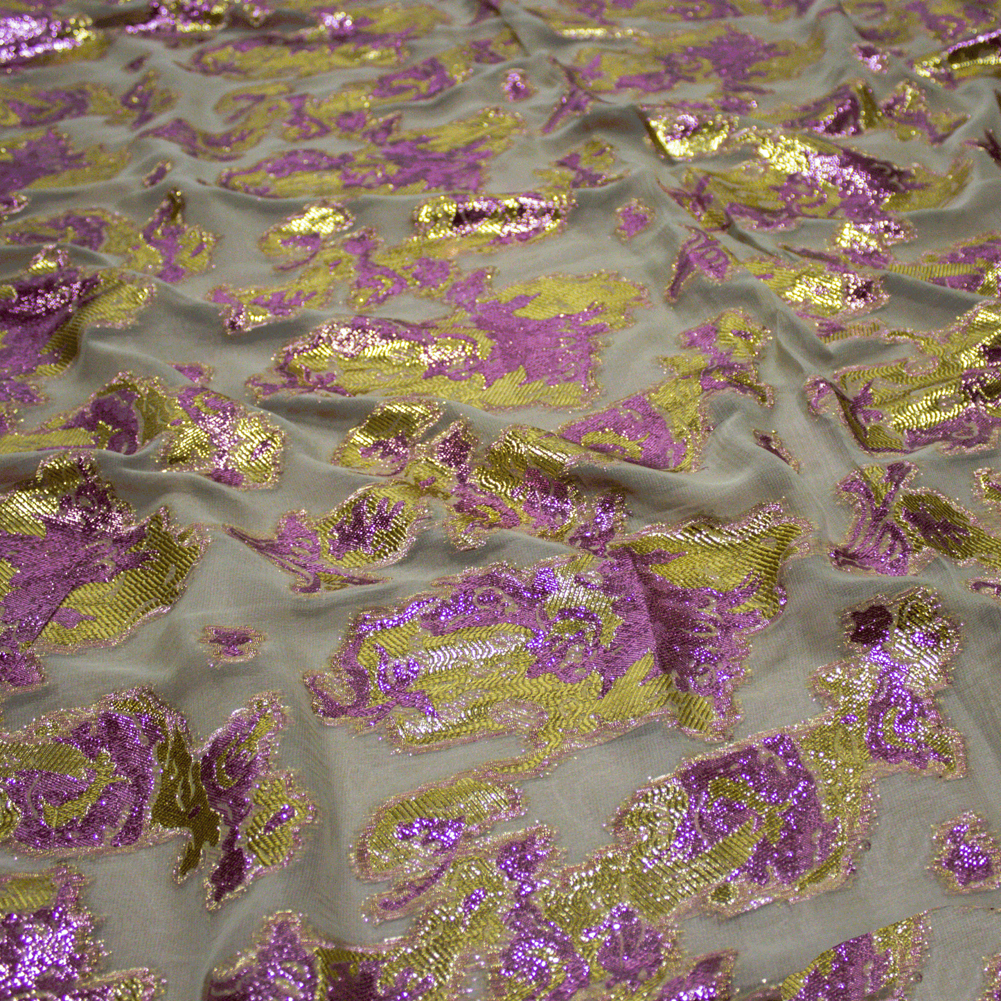Not your ordinary Somali dirac, feast your eyes on our beautiful Mocha BrownDirac fransawi, made from fine fabric with intricate floral design patterns.