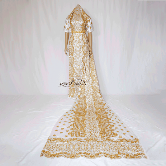 This White and Gold Bridal Dirac is 4,5 meters long, the perfect size for a long captivating dress. this piece is a full set with a matching gorgorad (underpiece) and garbarsaar (shawl)