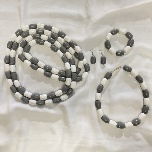 These beads will complete your hido iyo dhaqan look, it also allows you to infuse and integrate modern modest Somali fashion with the aesthetic and cultural needs these hido iyo dhaqan beads will complete Somali cultural look.